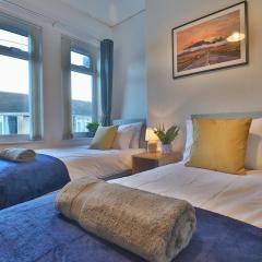 Devon St - Cozy home, Free easy parking!