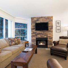 Woodrun Lodge 414 - 1Bed + Den Condo with Shared Hot Tub, Pool, & Gym - Whistler Platinum