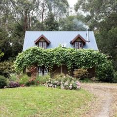 Hideaway Cottage - Secluded Retreat - Pet Friendly