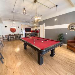 Luxury 5-Bed + Pool Table: 5 Min from Jarry Metro