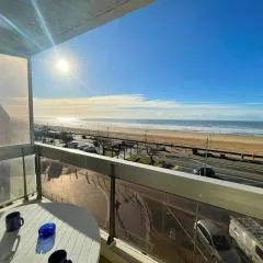Appartement 2 Chambres - Spacieux, Face Mer, Parking Privé - FR-1-323-333