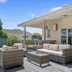 Sunlit Retreat - Te Horo Beach Holiday Home