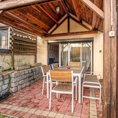 Beautiful Home In Criquetot-lesneval With Kitchen