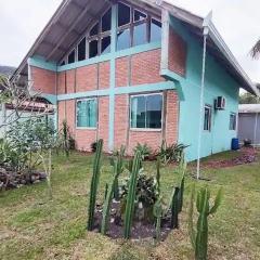 Aconchegante casa em Caiobá