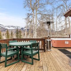 Russell Home by AvantStay Expansive Deck Stunning Views Hot Tub