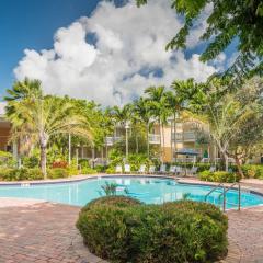 Coral Palm by AvantStay Key West Walkable Gated Community Shared Pool Month Long Stays Only