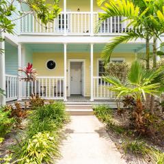 Conch Adventure by AvantStay Great Location w Patio Outdoor Dining and Shared Pool Week Long Stays