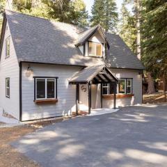 Sweet Pine by AvantStay Cozy Character Cottage in Tahoma