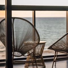 Loft beira-mar com frente e vista para o mar