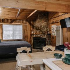 2411 - Oak Knoll Duplex Studio #14 cabin