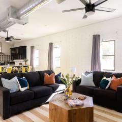 Stellar By AvantStay Modern Artists Loft in Old Town w Patio