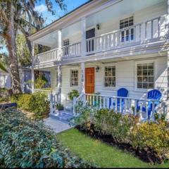Sea Glass Cottage on Duke - Three Bedrooms Downtown Beaufort