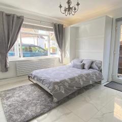 Luxury studio apartment, Beckenham