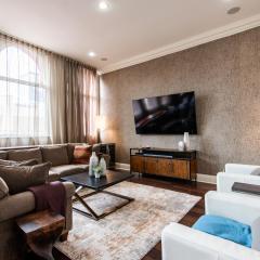 Luxe Louisville Condo~King BR~Near YUM Center