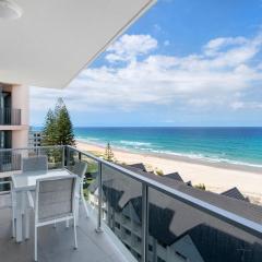 Ocean Views Apartment with Rooftop Pool