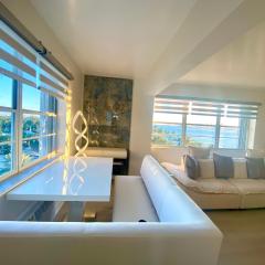 Panoramic luxurious waterfront one bedroom apartment with Miami skyline view Free parking 5min drive to Miami Beach