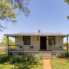 Bloomingdale Honeymoon Cabin w/Mountain/Barn Views