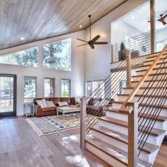 Heavenly Hideaway Near Slopes and Hot Tub