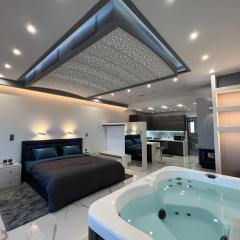 Seafront Luxury Suite with Jacuzzi & Sauna