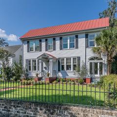 Historic Home Overlooking the Beaufort River Located on Bay St - Sleeps 10