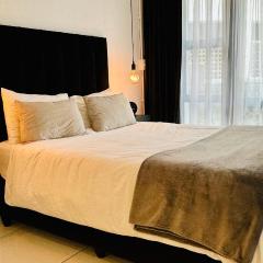 Industrial CHIC Apartment 113 - Luxury City Escape, Washing Machine & Fast WiFi