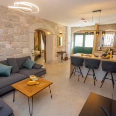 Kamarin Luxury Studio Apartment