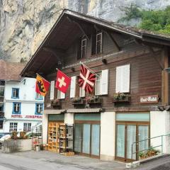 Chalet Maithili Lauterbrunnen -152-Year-Old Majestic Chalet