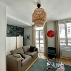 Appartement à côté de la plage avec balcon filant