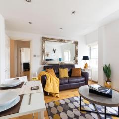 Bond Street Apartment - Sleeps 4