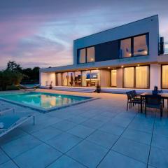 Martincic residence - 5 stars luxury with pool heating on 4000m2