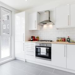 Cosy 4 Bed apt in Central London- Sleeps 8