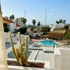 Sunny apt on the paradise coast.