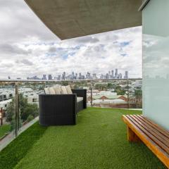 Stunning view 2-bed in Port Melbourne w Parking