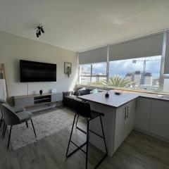 Sunny Studio Retreat in Tranquil Sea Point Locale