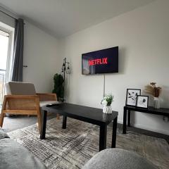 Timber Court Apartments in Central Location with FREE Parking and Netflix by RockmanStays