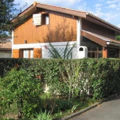 Maison 3ch avec piscine, véranda, proche de la plage, équipements complets. - FR-1-413-106