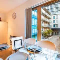 Stylish 2 Bed City Centre Apartment with Sofa Bed - FREE Parking, Espresso Machine, Netflix, Alexa