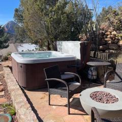 Top of uptown Sedona with Panoramic Views and Hot Tub