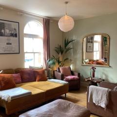 Stylish & Homely 1BD Flat 1min to Clapton Sqaure!