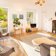 Idyllic Clifton Hideaway - Stunning Garden Flat