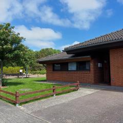 Ferienhaus Hermann mit Garten, Terrasse, Kamin und 300m zum Deich/ Salzwiesen