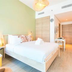 Stunning Apt with Balcony & Marina View