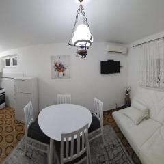 Apartman Šparović u blizini Porto Novog Kumbor