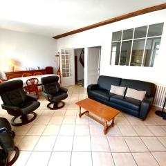 Spacieux Pavillon T5 avec Cour Privée et WiFi, à 150m de la Grande Plage aux Sables d'Olonne - FR-1-92-922