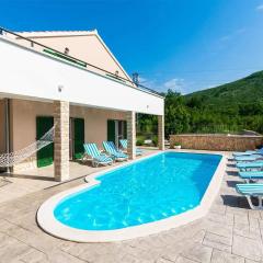 Beautiful Home In Konjsko With Wifi And 4 Bedrooms