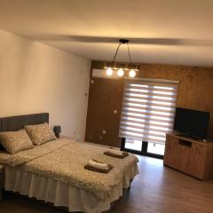 Apartman sa bracnim krevetom