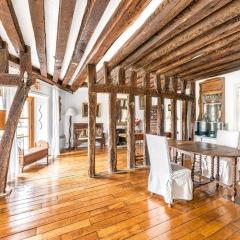 Ile Saint Louis - Quai d'Orleans 2bdr by B'Your Home