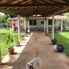 Casa e quintal exclusivo Meu Xodó- rota da ferradura em Guarapari- Praia e montanha- até 4 pessoas