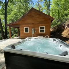 Couple Retreat Cabin-near Smoky Mountain Railroad-Hot Tub