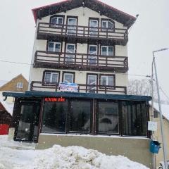 Pensiunea White House